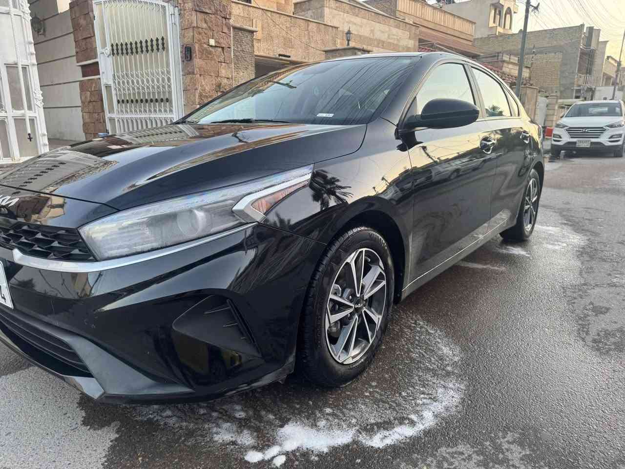 سلام عليكم حياكم الله كيا فورتي موديل 2023 السياره بسمي كير محرك مكفول تخم تاير جديد دوشمه كامله عام ما ناقصها اي شي خير من الله لا تبديل ولا صبغ بس بارد قليل جوه الرقم الخلفي ودعاميه الخلفيه نفسها رجعناها السعر 163 وبيها مجال وبخير على يخذها مكاني الشعب ***********
