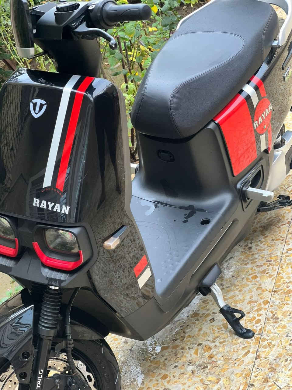 السلام عليكم دراجه شحن للبيع ريان نضيفه حيل بصمتين سويجين بطاريات جديده عنوان بغداد البنوك للتواصل *********** سعر 700 بيه مجال بسيط حك الجيه
