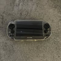 جهاز psvita اوليد نظيف مساحه 64g مهكر ومنزل بيه العاب يجي وياه كفر كرس...