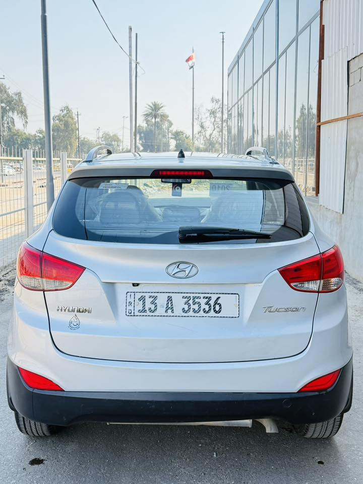 سلام عليكم هيونداي توسان 2010
وارد خليجي داخل لونين بدون ضربه وصبغ وتبديل
بيه بارد بسيط وشخوط بسيطه سونار مرفق  
محرك 2000 دوش بنراما اشايره بلمري
تخم تاير جديد تبريد تدفئه كلشي شغال
رقم ميسان الجديد مميز مشروع وطني 
سياره جاهزه كل نقص مابيه سعر 118 
وبيه مجال للشراي ***********
العنوان بغداد المشتل او شارع فلسطين
