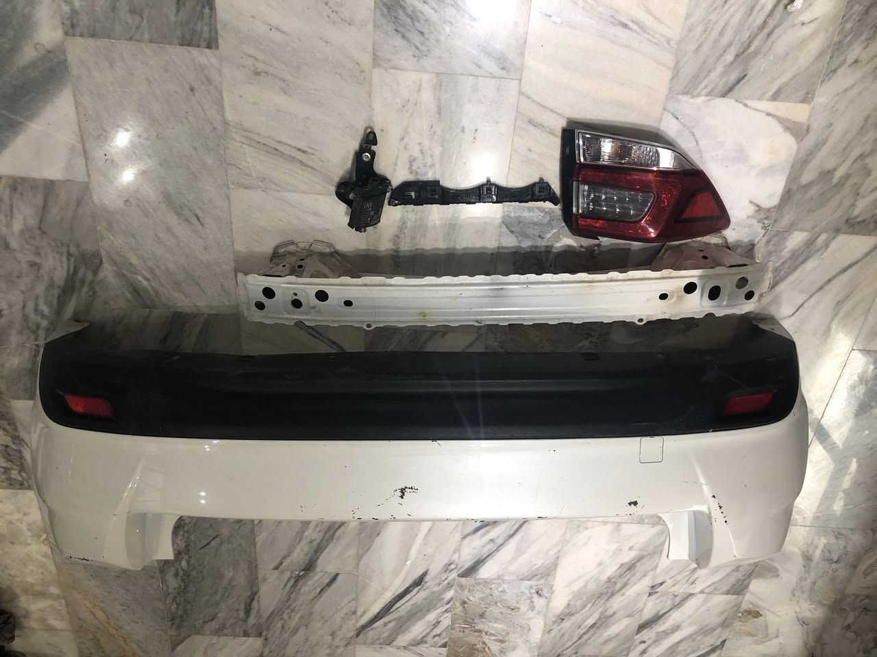 اغراض سوبارو امبريزا للبيع من موديل ٢٠١٨/٢٠٢٢ بك لايت يسار وماسكة دعامية يسار ورادار يسار ودعامية خلفية وبراكيت خلفي وقبق الجنطة كامل للتواصل (***********) بغداد
