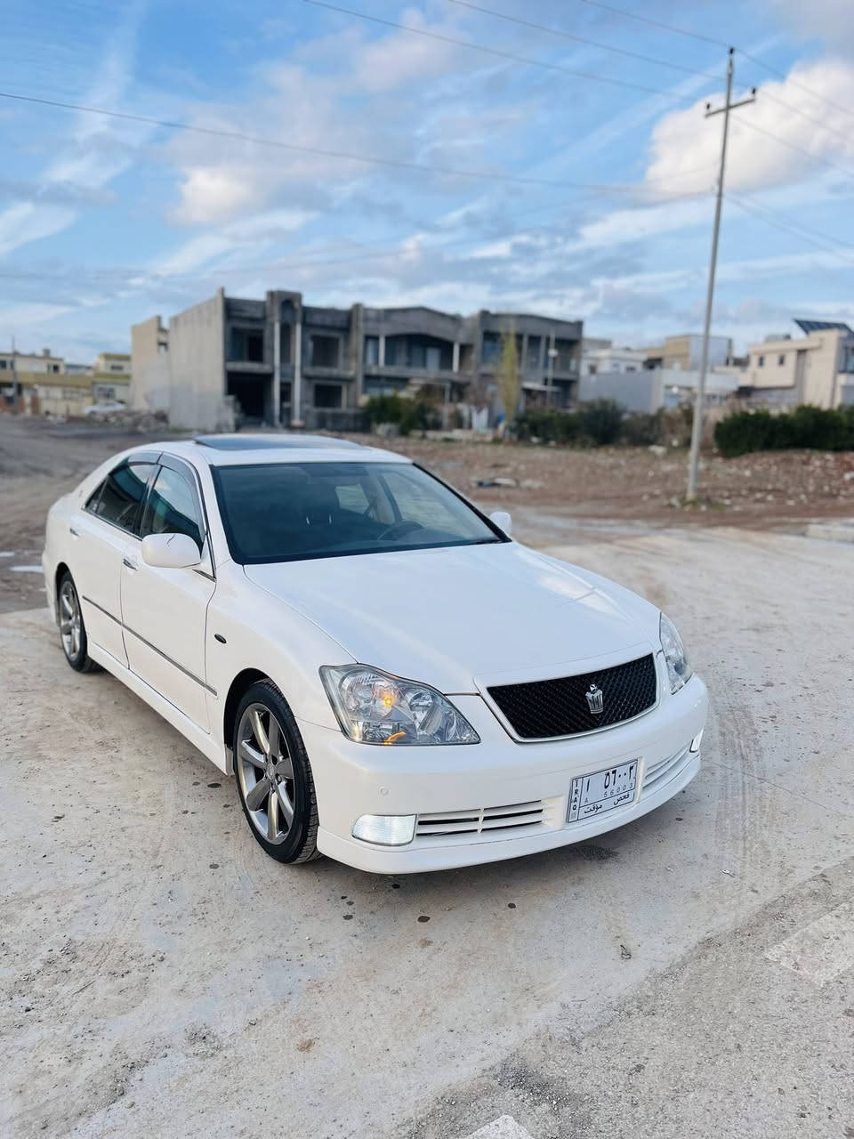 شا هينه 2005 مه  كينه 182 سلايت سي دووگمه سپؤرت
كا مل مه سروف كراوه بريك به سراوه تون دو  تؤله جوار ويل و تا يه ى نوي له ژيره كا مل  له حيه تؤ مسه  سه يا ره كه زؤر جوانه گيرو مه كينه به شه رت بى ده عم  بؤ نوقسا نى مه گه رى   ***********
