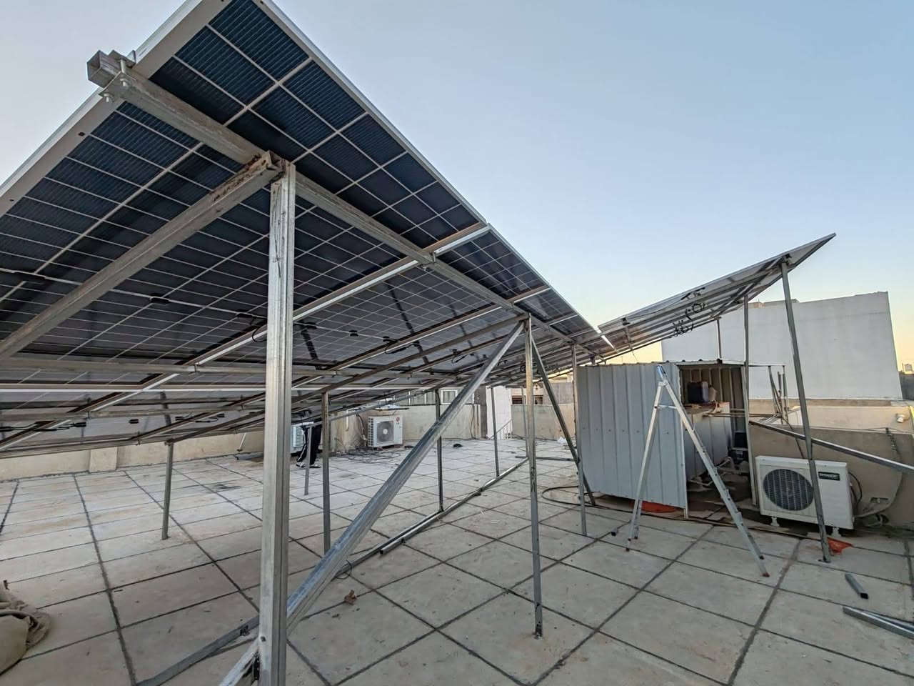 تم تنصيب منظومة طاقة شمسية بقدرة 35 امبير 
للاخ الدكتور عمر النجار في قضاء العلم
تاريخ التنصيب ٣٠ كانون الاول ٢٠٢٥
جهة التنفيذ شركة زحل للطاقة الشمسية 
للحجز والاستفسار اتصل بالرقم التالي 
***********
