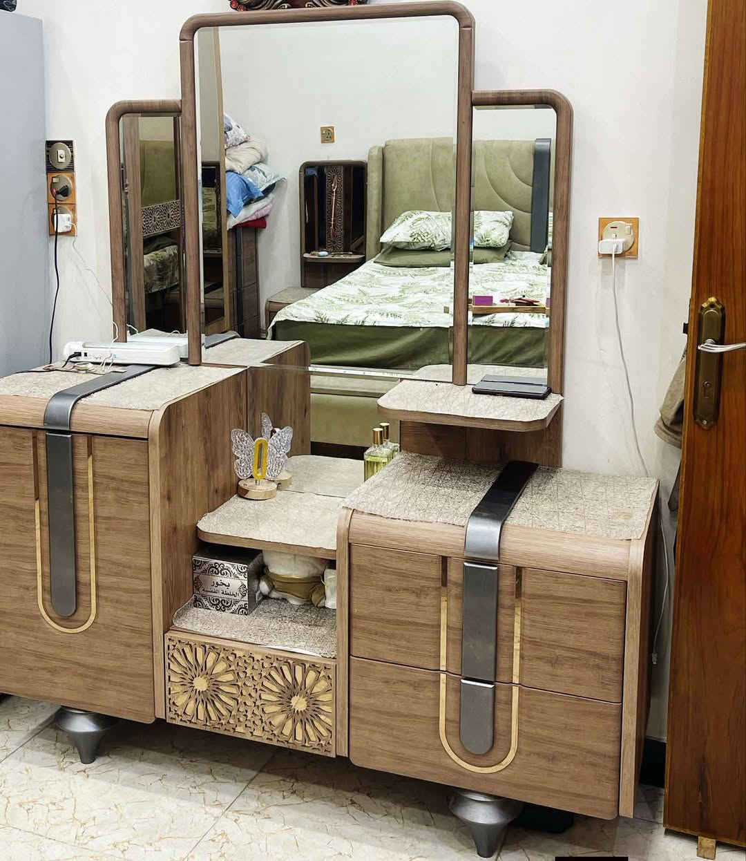 العنده غرفة تركية للبيع يراسلني خاص ابيعها خلال يوم بعمولة بسيطة

وهاي غرفة تركية ب٤٠٠


**إذا كنت صاحب هذا الإعلان وتريد حذفه لأي سبب، رجاءا أرسل رسالة إلى الدعم الفني**