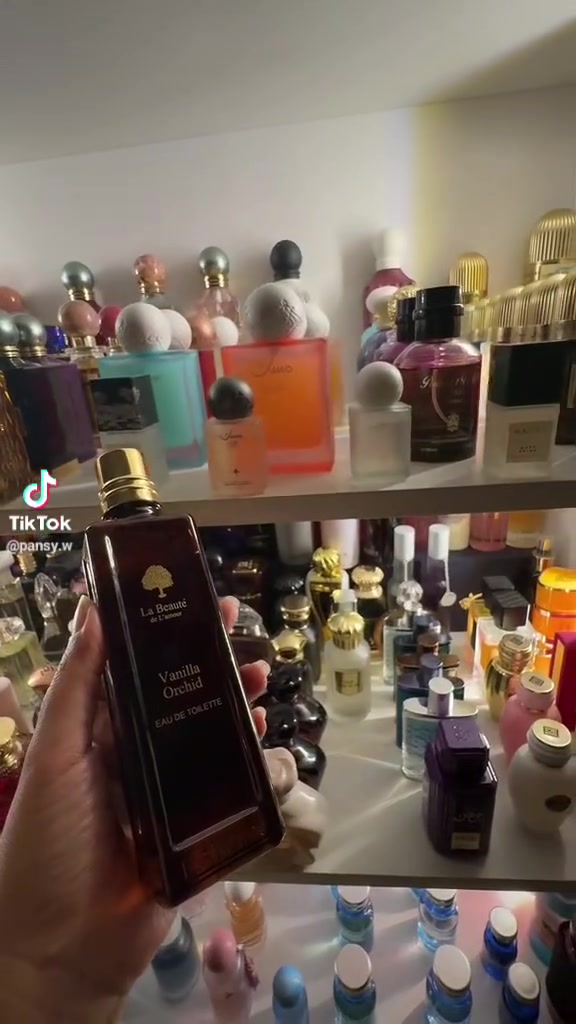 وصل فانيلا على شكل تعبئة ومطابق البراند ٩٠٪  الأصلي عطر  راقي جدآ. نسائي وثباتية عالية من شركة فرنسي  الاسكان الصناعي خلف صيدلية هلا اي ستفسار أو مراسلة الصحفه أو البيج مال نستاء ali.y5k💚💚💚🧡🧡💚💚💛❤️


**إذا كنت صاحب هذا الإعلان وتريد حذفه لأي سبب، رجاءا أرسل رسالة إلى الدعم الفني**