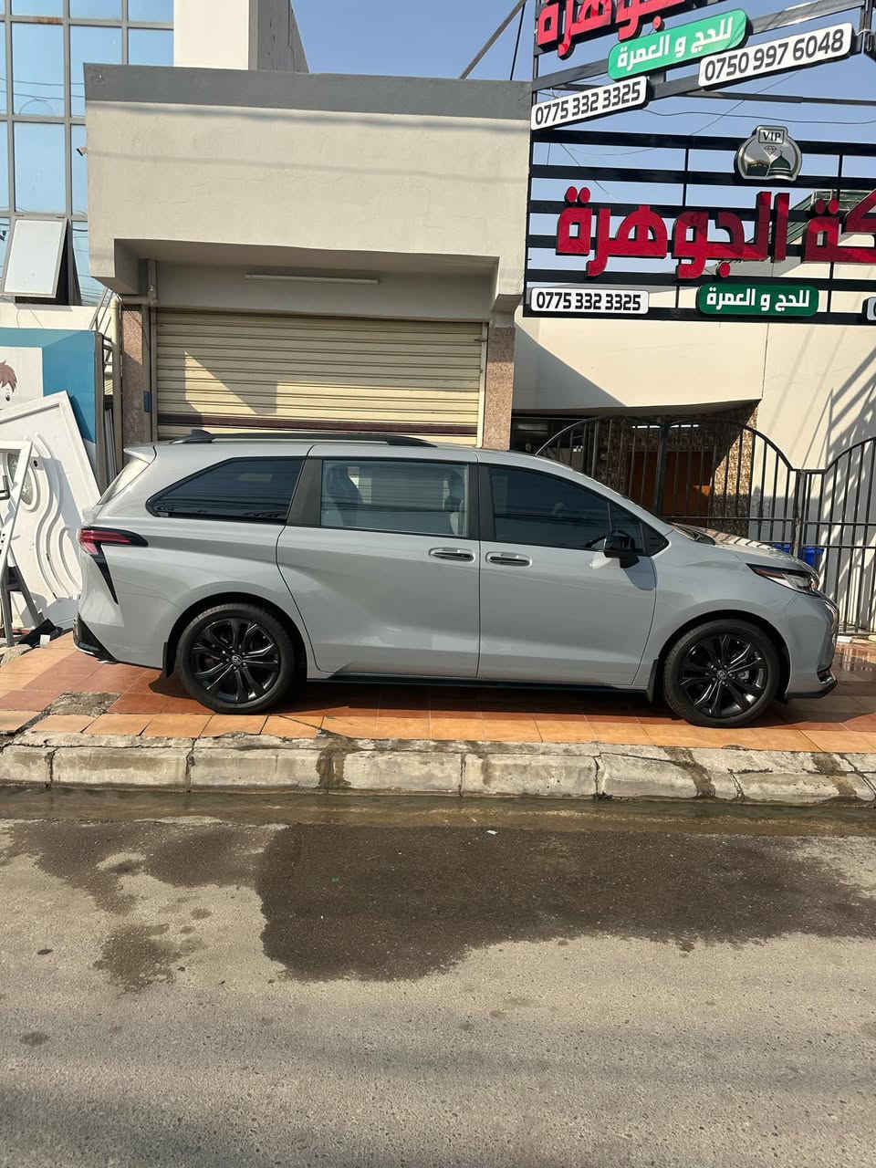 «للبيع فقط»
TOYOTA SIENNA 2025  لون سمنتي الوحيده والمميزه  

الفئة: xse اعلا فئه 
* شاشة 
* كامرة خلفية 
* شاشة اعطال
* تحكم ستيرن جهتين
* كروز سرعة
* ابواب سلايت كهرباء
* كشن السائق كهرباء 
* تبريد 3 قطع
* 7 راكب
* لايت اوتو + نهاري
* كشافات ضباب

حجم المحرك: 2500 هايبرد 

رقم نينوئ+ سنوية + هزه كله جديد جاهز✅

____السيارة جاهزة ونضيفة جدا 

الموقع 📍: < موصل >
السعر  💵: <375$ > بيه مجال بسيط
 
للتواصل  *********** 
***********.
