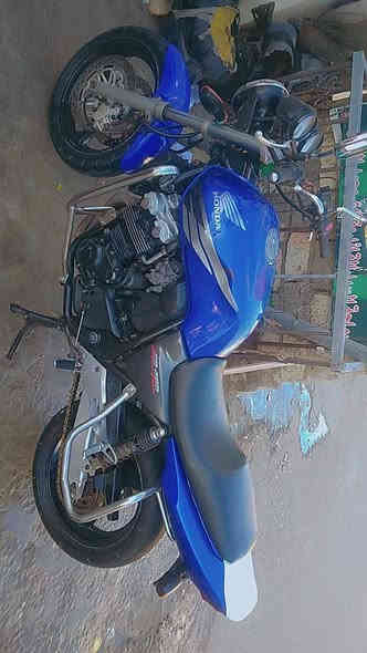 دراجة سي بي فور مكفولة كفالة عامة ودراجة اوراق كاملة وكمرك 
السعر 18 وبيها مجال للشراي المكان العمارة الماجدية الشراي يتصل 
***********
