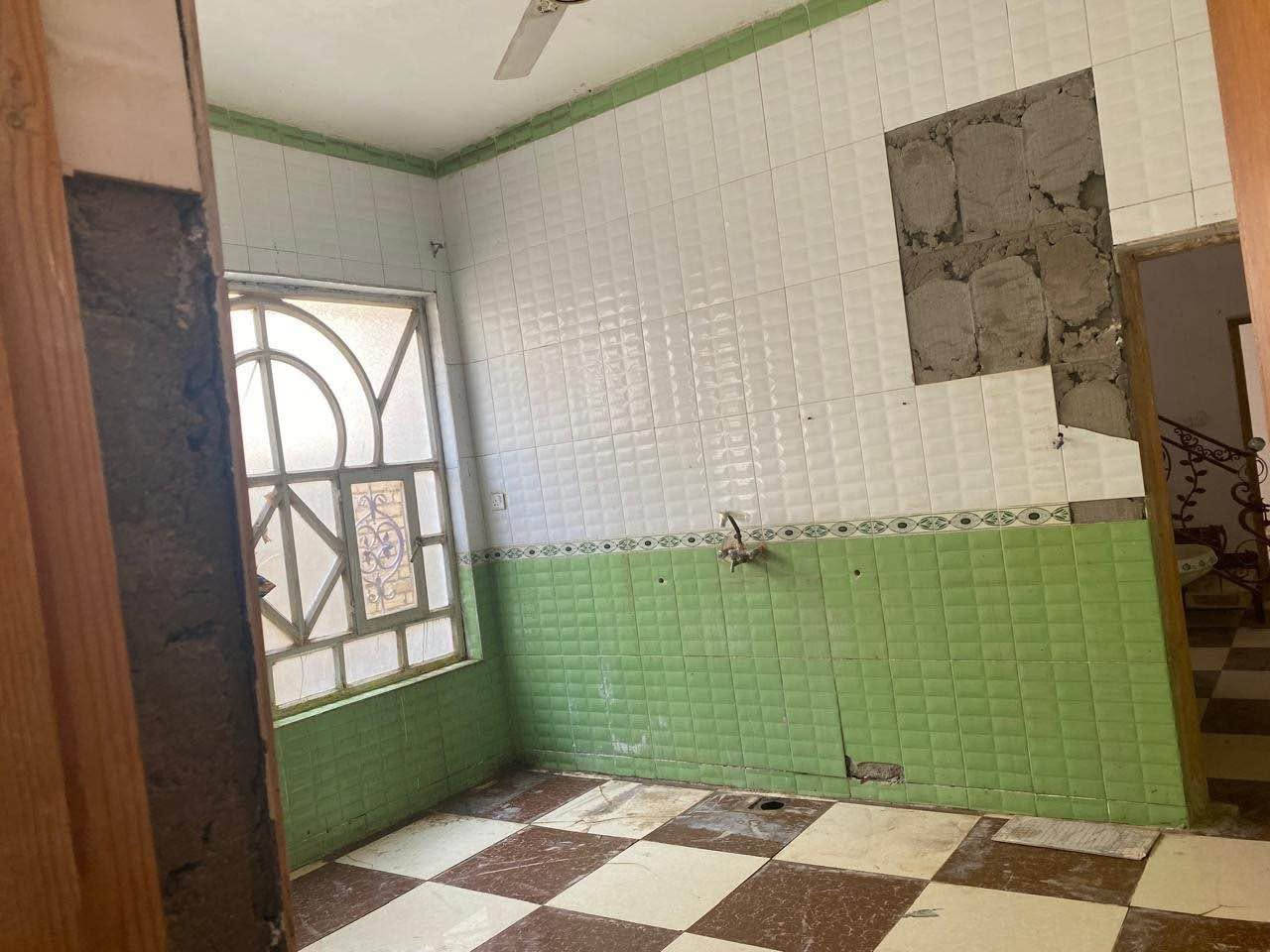 🏠 دار سكنية للبيع في الديوانية 🏠

الموقع: حي الزهراء - خلف المعهد التقني - فرع أبو عبد الله الكناني.

📍 التفاصيل العامة للدار:
• المساحة الكلية: 120 متر مربع.
• نوع الطابو: ملك صـرف (سند طابو صرف).
• حالة البناء: بناء طابوق، والبيت جاهز للسكن (التفاصيل كاملة واضحة بالصور المرفقة للممر، الاستقبال، المطبخ، والخدمات).

💰 السعر:
• السعر: خـــاص (توجد مراعاة بالسعر وبيه مجال للشراي).

📞 للاستفسار والتواصل:
• رقم الهاتف (واتساب فقط): ***********
• أو المراسلة مباشرة عبر الخاص.

(يرجى التواصل للجادين في الشراء فقط، والمعاينة متوفرة بالتنسيق المسبق) ديوانية, القادسية

