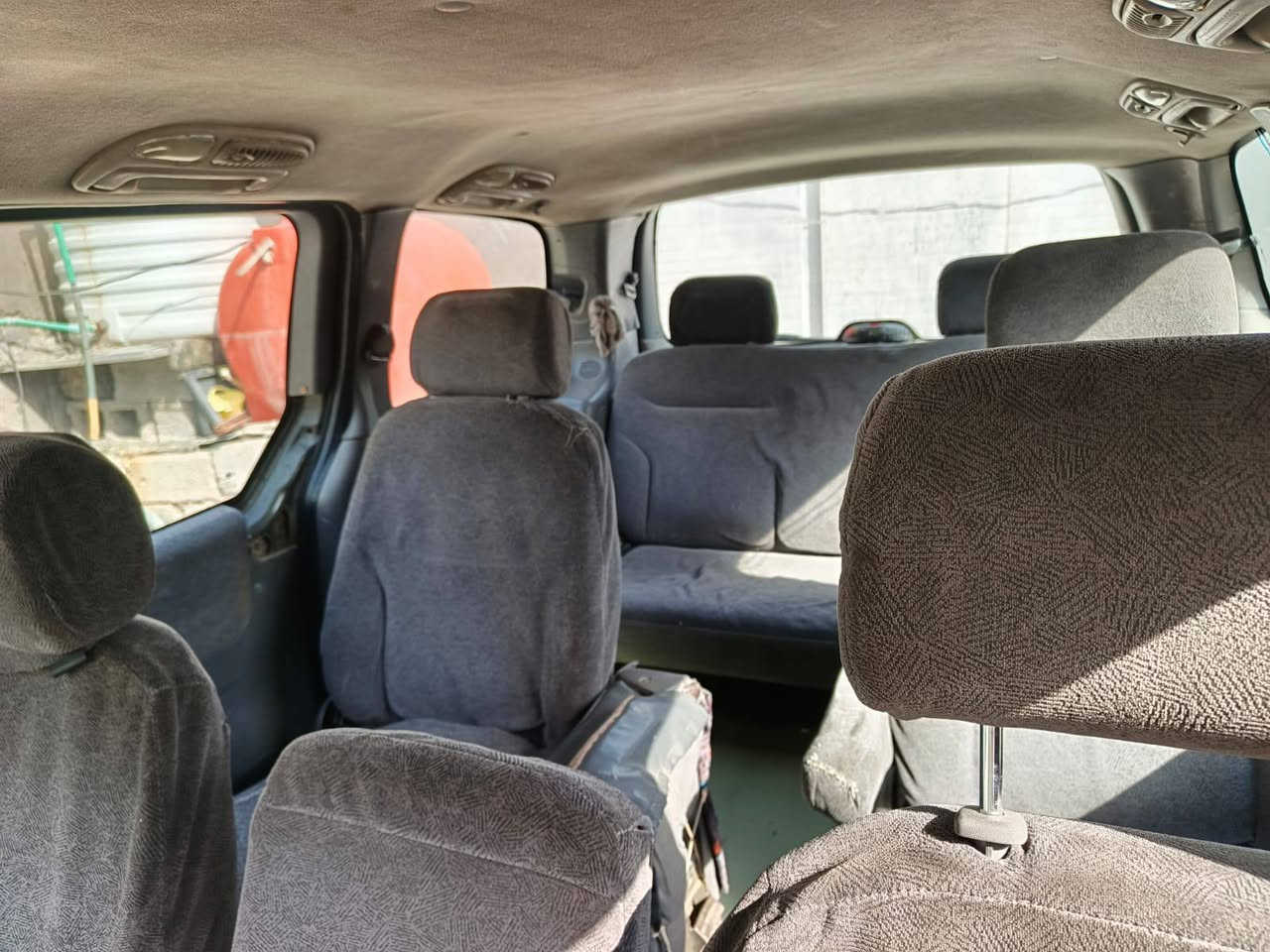 السلام عليكم كرنفال كاز 2000محدثه 2005 للبيع سياره حلوه تبريد شغال رقم انكليزي مكان السياره  والمالك السماوه راده 50 ورقه امراوس حسب القناعه موبايل  ***********
