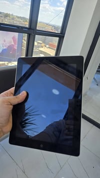 آيباد ٢ • ١٦ جيجا • بطارية ممتازة