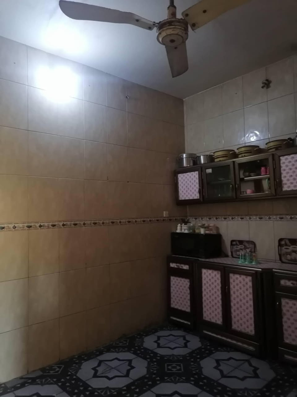 للبيع مستعجل بيت 250 متر طابو صرف طابقين 5 غرف نوم بناء طابوك شارع 10 تبليط خدمات مجاري جاهز من كلشي  الفلوجة 
حي الشهداء الثانية قرب جامع المرسلين  ثاني بيت عن الركن السعر 135 وبي مجال الاستفسار عالخاص


**إذا كنت صاحب هذا الإعلان وتريد حذفه لأي سبب، رجاءا أرسل رسالة إلى الدعم الفني**