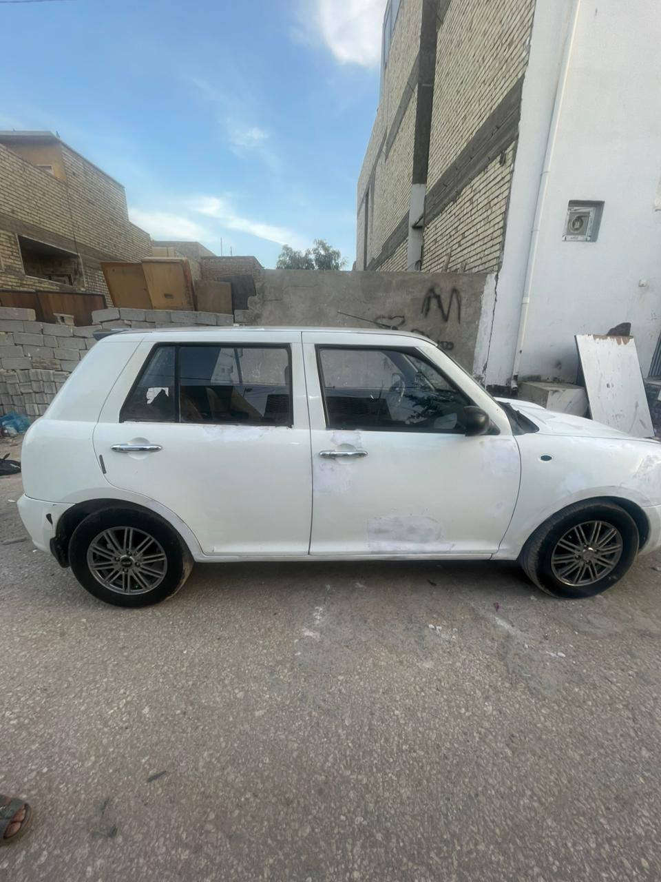 ليفان 320 رقم جديد هزه جديده باسمي موديل 2012 مقفوله ما عدى الخياسات السعر 38 العنوان نجف الاشرف للاستفسار ***********
