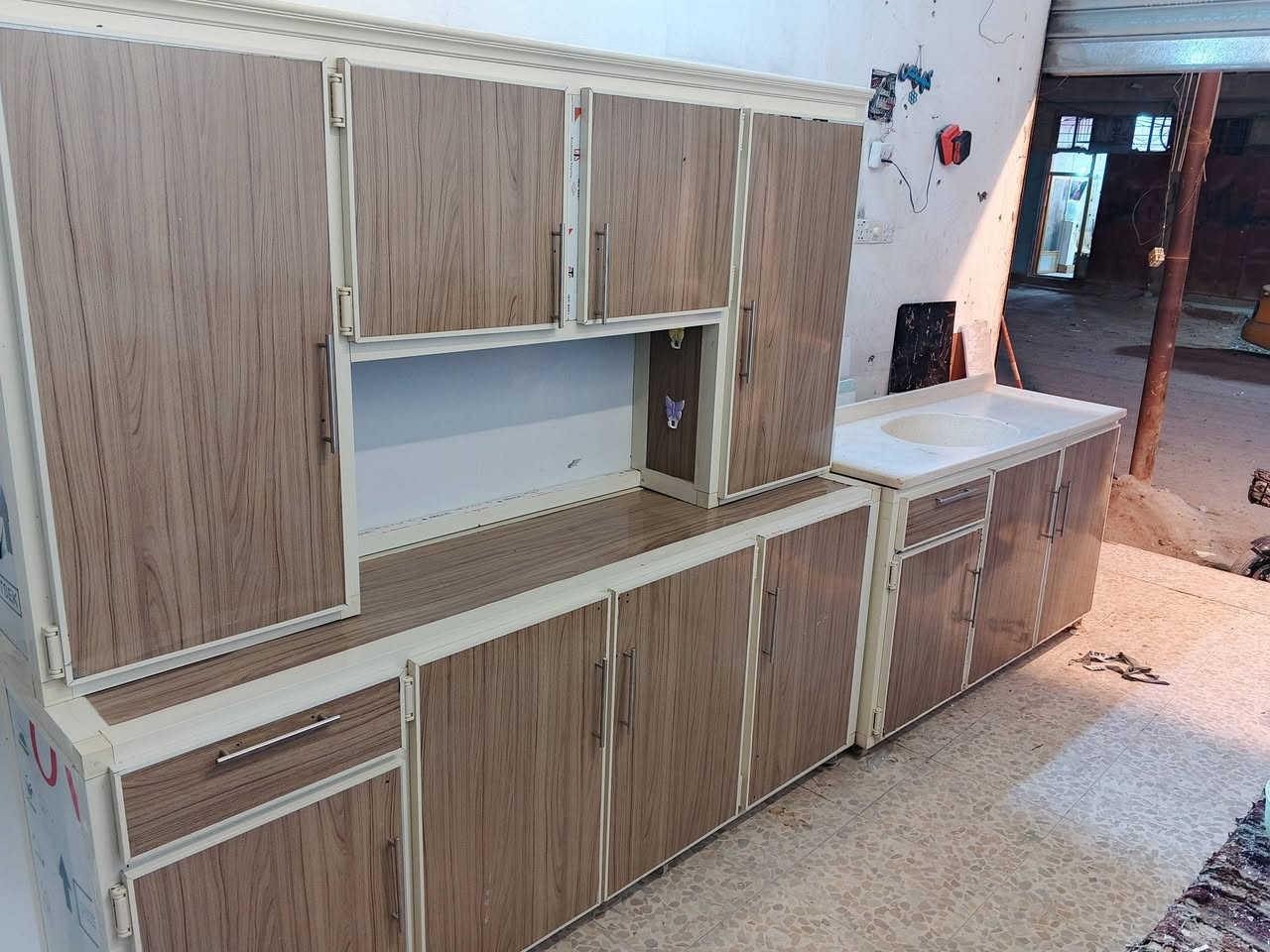 متاح كاونتر ثلاث قطع نظيف مثل ممبين  السنك مرمر  السعر 320 العنوان الزبير براحه النقيب شارع الدروازه قرب صيدليه الدروازه. 
***********
***********
