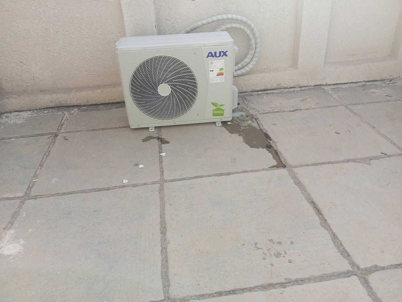 تم نصب عدد من السبالت
***********
***********
الورشه الهندسيه باداره مهندس علي 
نصب صيانه غسل جميع اجهزه التبريد والتكييف شحن غاز
