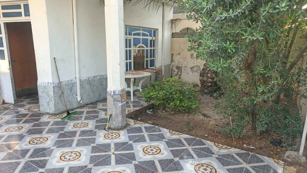 بسم الله الرحمن الرحيم 
بيت الايجار مساحه 150متر طابق واحد كامل جديد العنوان بعقوبه تقاطع الساده منطقة الحكيم السعر 250
***********
حجي عبدالله

