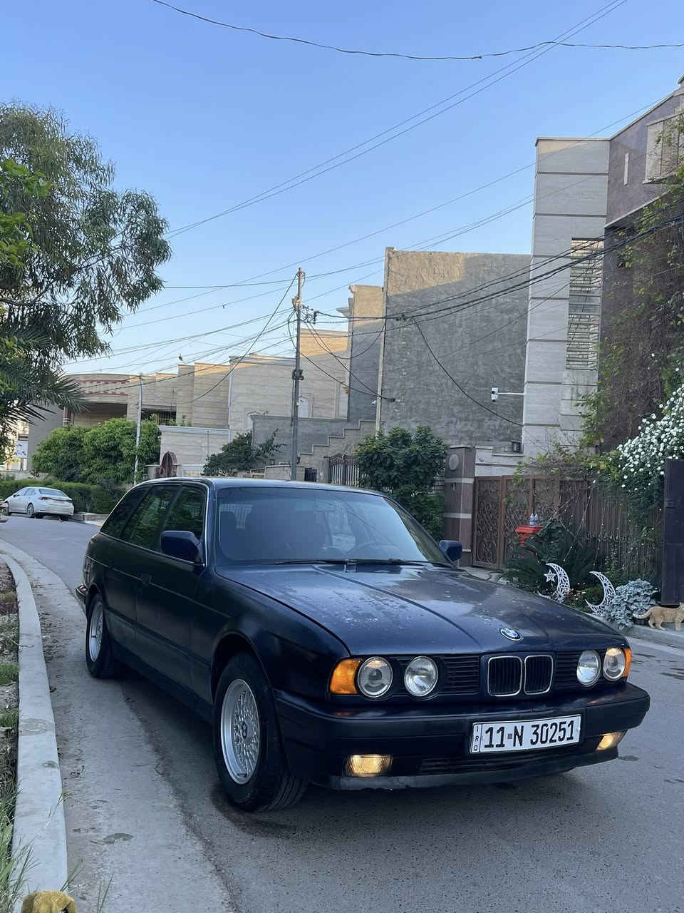 للبيع 525 مسكر كير عادي اصل 25 ستيشن موديل ١٩٩٢  سياره بدون حادث بدون معجون بدون صبغ سياره كلش قويه 
داخل حلد جدا نظيف 
تبريد ثلج 
كير ومكينه جدد ١٠٠/١٠٠
صدر امامي خلفي ١٠٠/١٠٠ 
كلج وكير جدد 
بور ستيرن جدد ستيرنها ريشه 
كهربائياتها كلها شغاله وبدون جطلات 
شاشه اندرويد بيها وسماعات جدد ترايك ٢٠٠ دك بيها وترايها لغير ر دوله تطلع عادي 
رقم بغداد الجديد تحويل ثاني يوم 
السعر ٤٨ وبيها مجال بسيط جدا 
مكاني بغداد السيديه 
*********** الشراي يتصل
