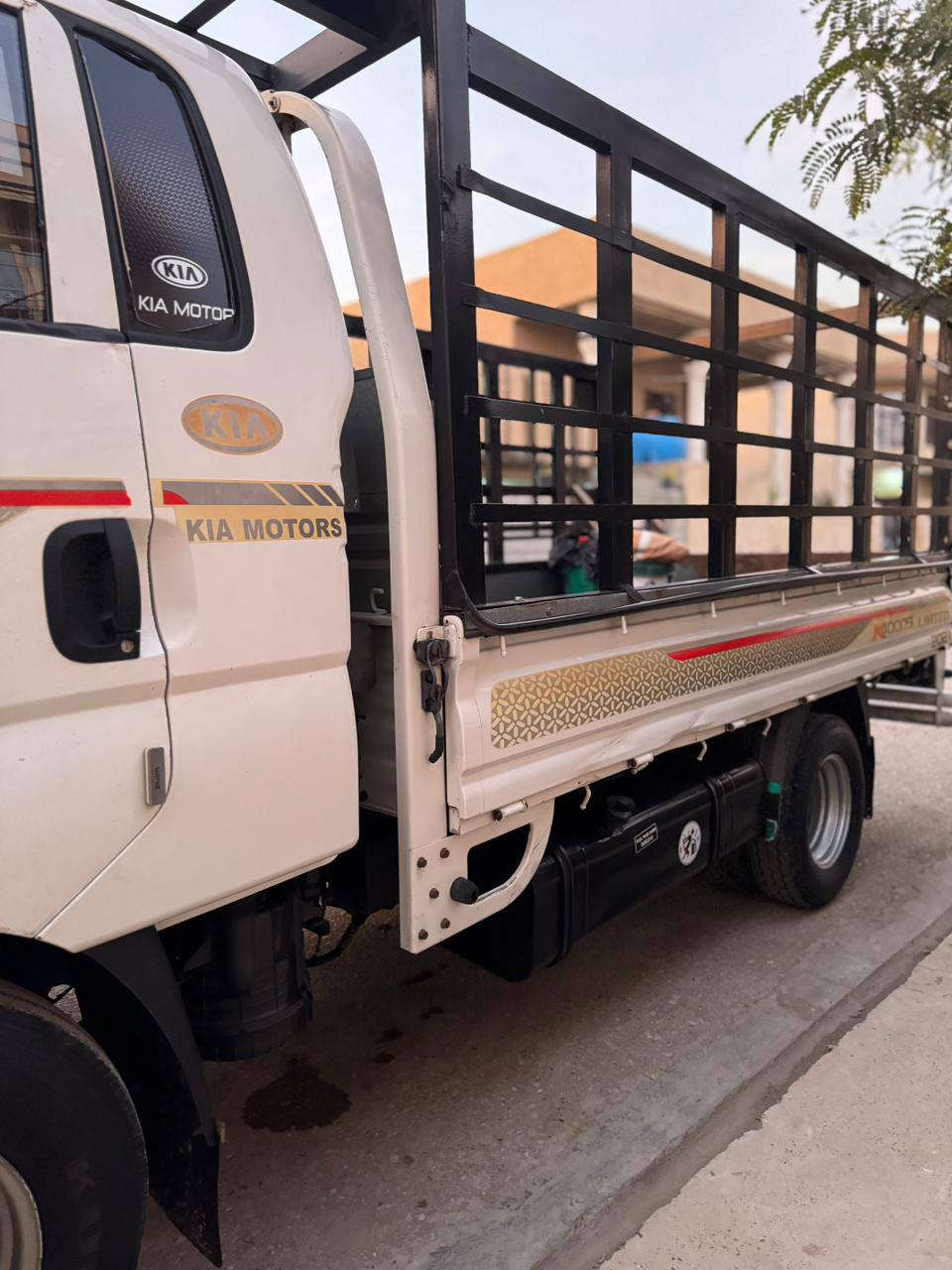 اللهم صلي على محمد وال محمد.
من رخصه الادمن.
كيا فحل موديل 2015
رقمه انبار مشروع وطني بأسمي مداور ثاني يوم 
مكينه شرط واكسب شرط بس كير كايم
تخم تاير 14 جديد تخم تايرات جدد 
ضربته ربع القماره وباب الصدر مثل ما موضح بل صوره 

***********
***********
مكاني ديالى الخالص
