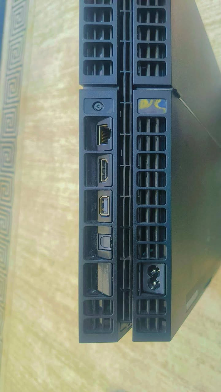 فرصة حلوة – بلايستيشن 4 Fat نظيف 🔥
بلي فور فات 
 هارد 1TB
 يدتين أصليات
نظيف جدًا – استعمال خفيف
 الجهاز غير مهكر ويشتغل تمام
ويا كل الكيبلات الأصلية
 مناسب للأونلاين والتحديثات
ما بيه أعطال مفتوح للتنضيف فقط
 9 العاب ويا
 النجف الاشرف
 السعر: 190 ألف (بي مجال بسيط)
📩 المراسلة خاص / تعليق


**إذا كنت صاحب هذا الإعلان وتريد حذفه لأي سبب، رجاءا أرسل رسالة إلى الدعم الفني**