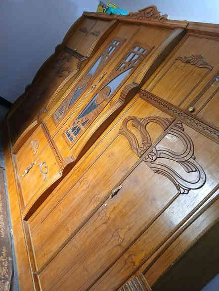 السلام عليكم
غرفة خشاب جديدة 6 بيبان طابقين + زاوية + ميز مراية + تخت جرباية 
الغرفة جديدة استعمال قليل
للاستفسار الاتصال على الرقم
***********
مكلف بالنشر
