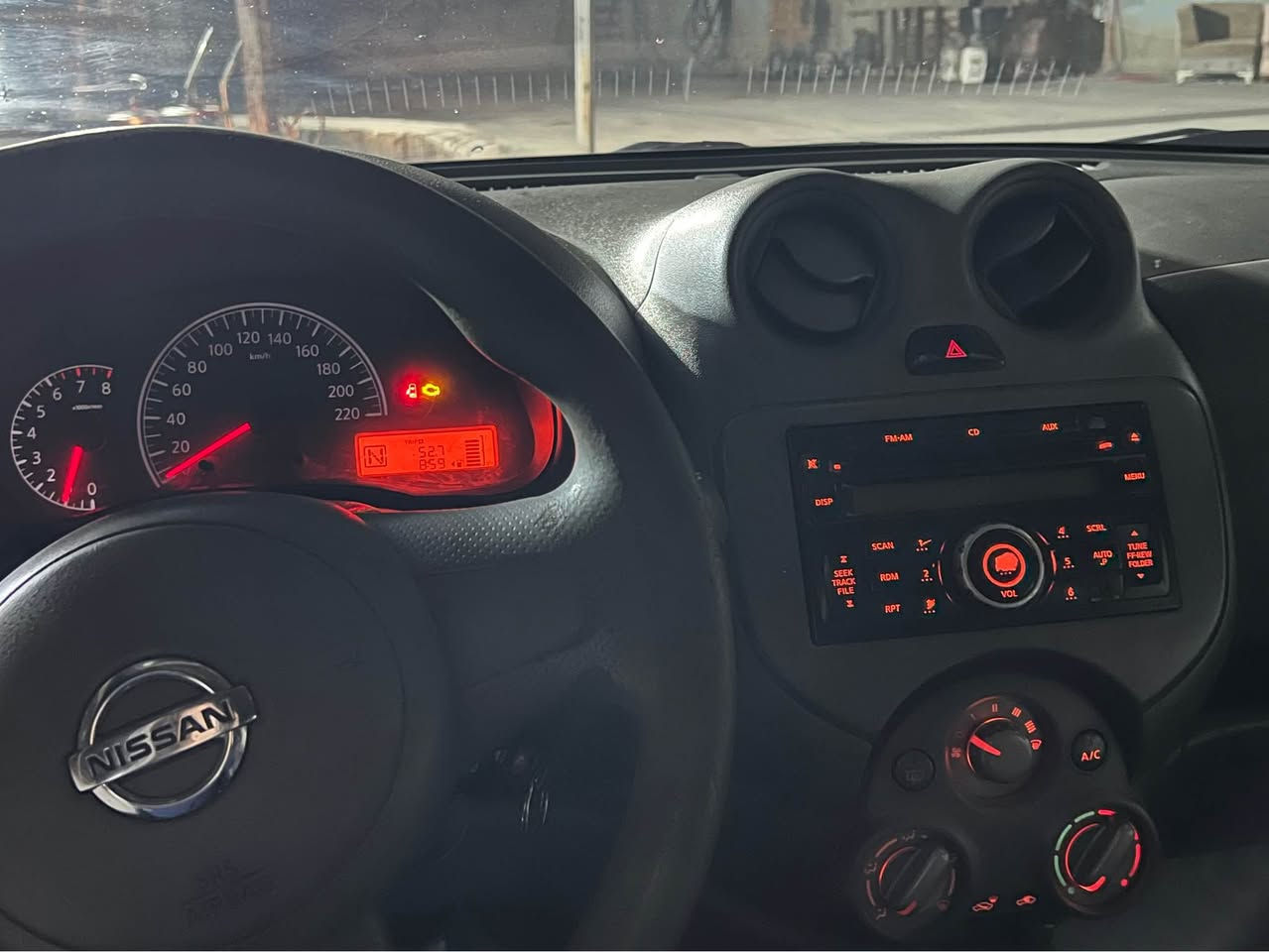 نیسان سەنی مودیل ٢٠١٣ 
زور خاوێنە ژینگە و سەنەوی نویە
بە ناوی خومە پەنجە مور و غێرامە بەشرت 
بەشەرتی گێر و مەکینە
کەمەک معاملە تێدایە
ئەگەر موشتەری پیوەندی بە ئەم ژمارە بکە
*********** أربيل, العراق
