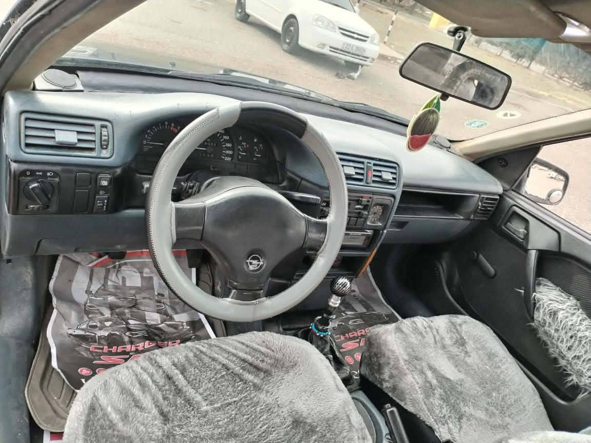 سلام عليكم
اوبل فيكترا للبيع موديل 1991محرك 18 
ره قه م سليمانيه ***********
