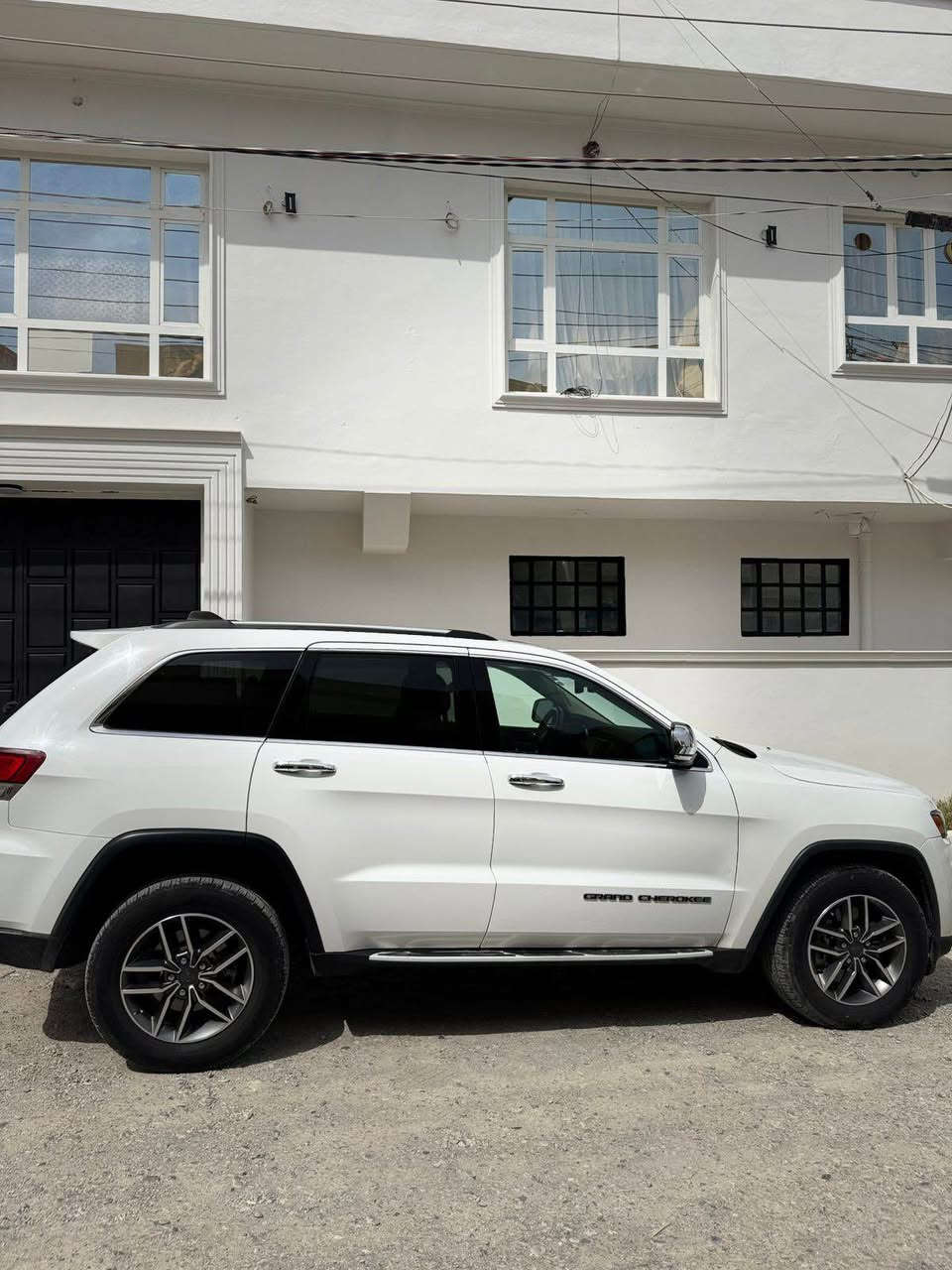 جيپ گراند شيرؤكى ٢٠٢١
مواسه فات ليمتد
گێرمه كينه و كاره باى به شه رت
يه ك پارچه ى بؤياغه دوو پارچه ى بيلاد گؤراوه بئ ناو گرتن
٦٥ ميل رؤيشتووه
ئه رباگ سيسته م به شه رت
٢٢٥ گه لا
*********** رانية, السليمانية
