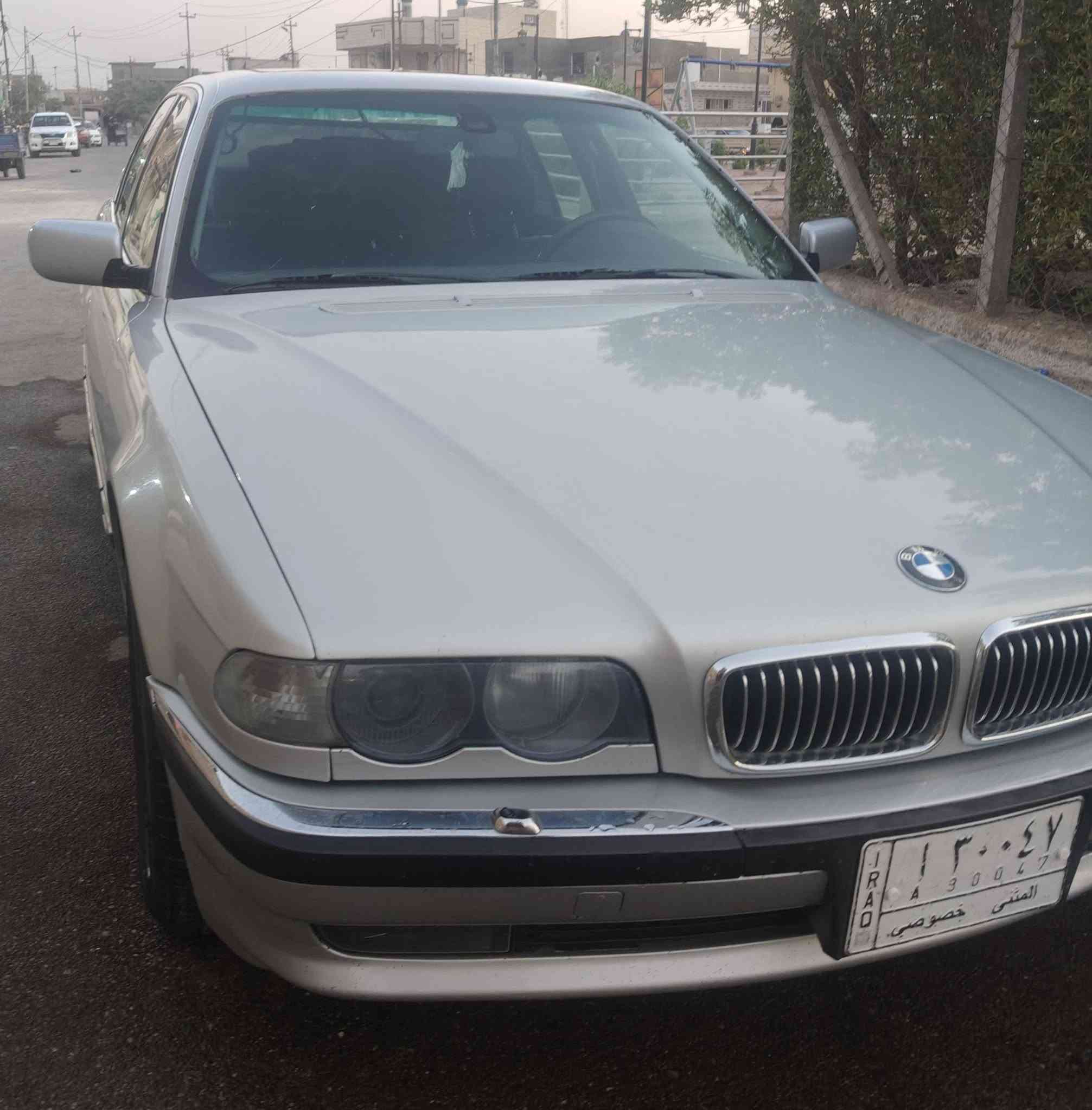 السلام عليكم
خفاش 740i 
موديل 1997 محدثة 2000
سيارة مكينة وكير خير من الله 
تخم تأير 
السعر 85 وبيها مجال 
***********
