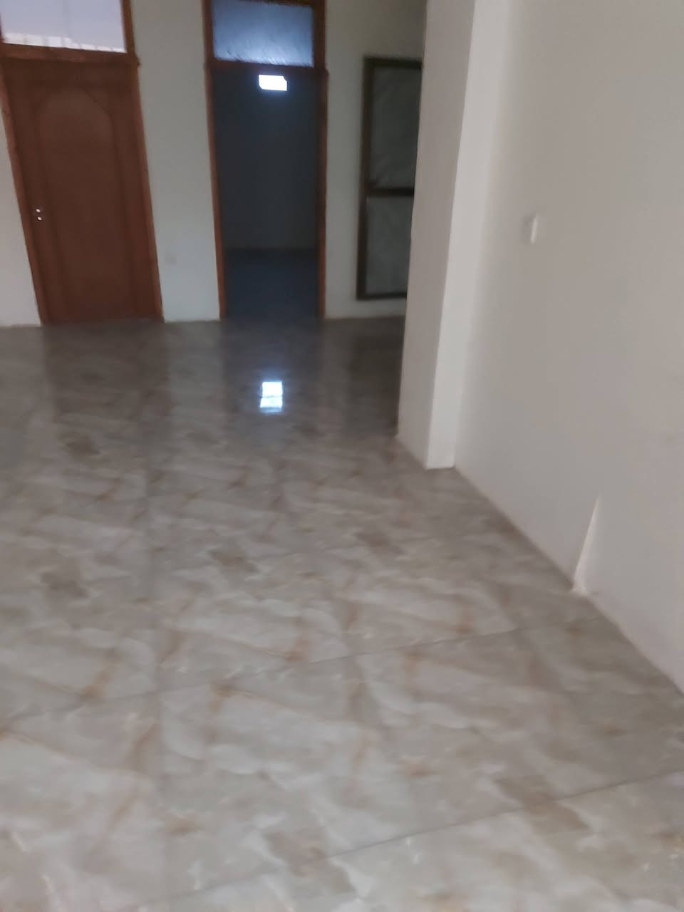 السلام عليكم دار للبيع ثلاث طوابق مساحته ٧٧ونص الكاظميه منطقة الشيوخ بصف الركن موقع تجاري سكني كل طابق معزول عن الثاني للاستفسار عل خاص او اتصل 
***********
