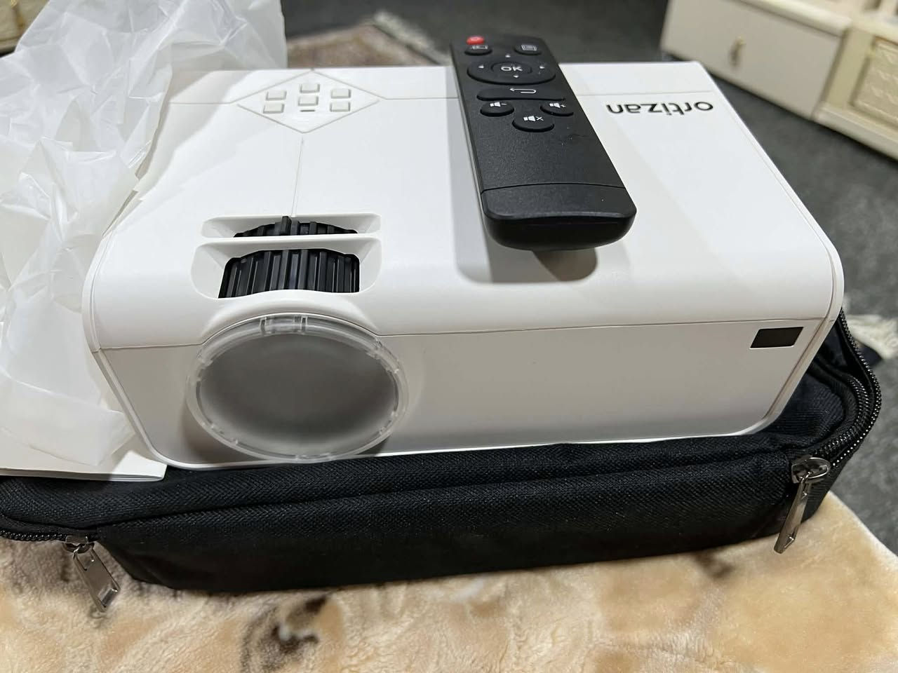 پرۆژێکتۆری ئۆرتیزان، پرۆژێکتۆری ڤیدیۆیی بچووکی گەورە بە فول ئێچ دی 1080p، 5000 لومێن و شاشەی 180”، گونجاوە لەگەڵ USB/HDMI/AV/Micro SD، پرۆژێکتۆری سینەمای ماڵەوە بە جانتایەوە (سپی)
نرخ: ۷٥ هەزار
شوێن چوارقوڕنە


**إذا كنت صاحب هذا الإعلان وتريد حذفه لأي سبب، رجاءا أرسل رسالة إلى الدعم الفني**