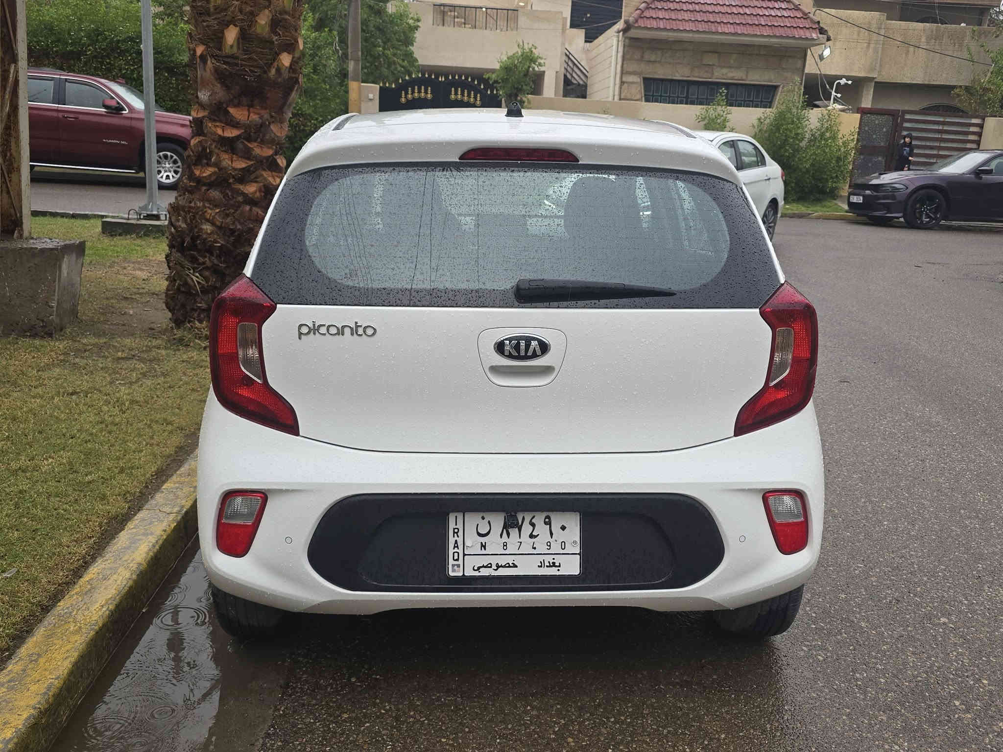 سلام عليكم
كيا بيكانتو موديل 2020 رقم بغداد 
مكفولة بدون ضربه ولا صبغ
ماشيه 28 الف كيلو 
محرك دوش جبير 4 سلندر 

مواصفاتها 
ويل كب 
بروجكتر 
ليد نهاري 
تحكم سترين
اواكس بلوتوث 
حكايه تلفون 
مانع انزلاق 
حاس
شاشه آيباد
كاميره دواره

السعر 120 قابل للتفاوض

مكان السياره بغداد حي الاطباء بلجهاد قرب خدمي شارع المطار للتواصل ***********
