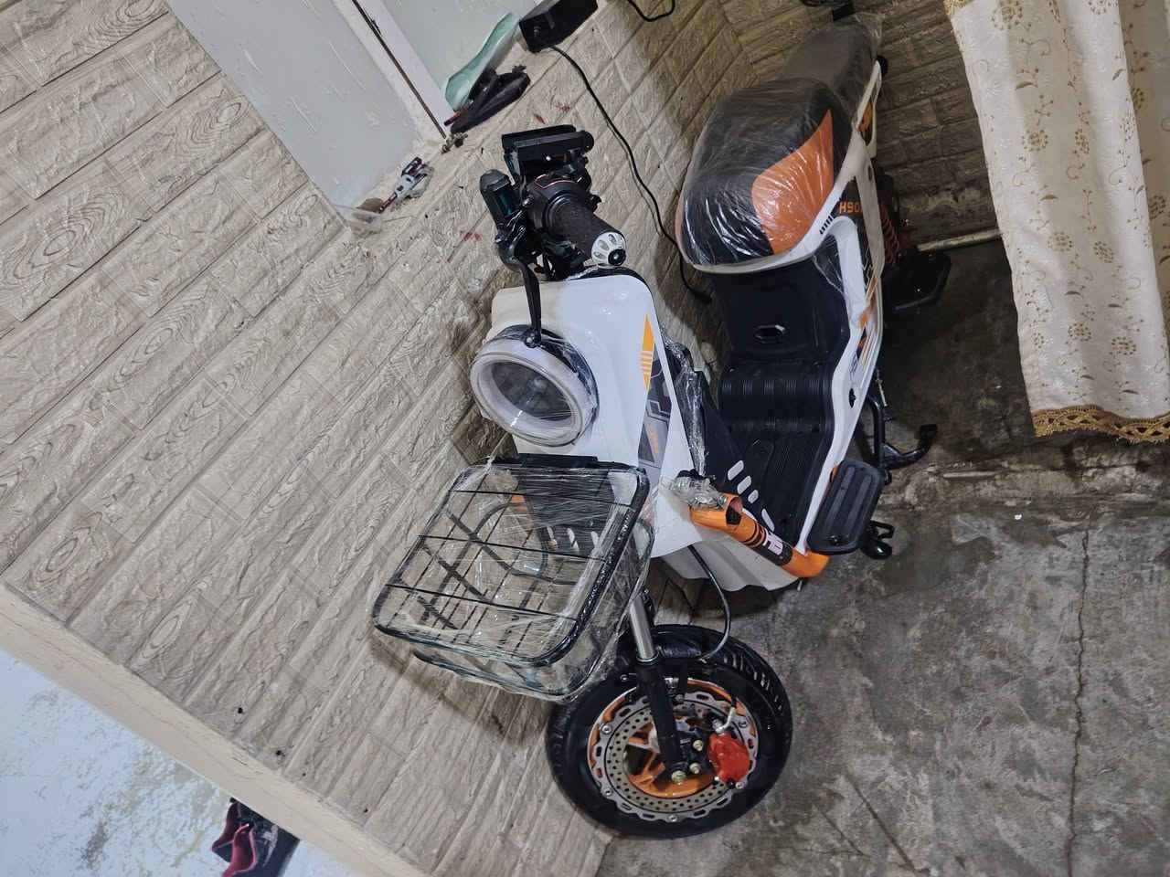 سلام عليكم للبيع دراجه شحن h900 فول مواصفات بطاريات نص عمر دراجه جديد و نضيف كلش شراي يتصل ع رقم *********** مكاني كركوك
