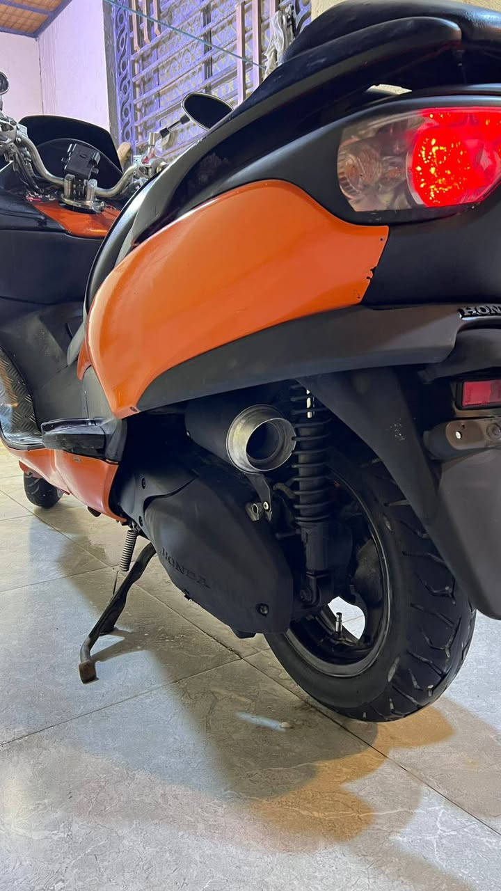 سلام عليكم
فورزه صفر تسعه كرستال عميه بلاد 
داجه تعمير تام 
كفرات داخله فرن صبغ لون مميز 
حماوه نص
رون واحد ونص 
منضومه زنون 
مشي خير من الله نكره سلف 
اخت الرمه ونقوصات بسيطة 
محرك نعومه خير من الله 
شوته رياضي كلجات امامي رياضي وخلفي حاوية 
السعر مليون و٤٠٠ وبيه مجال 
عنوان البصرة الجزيره 
***********
