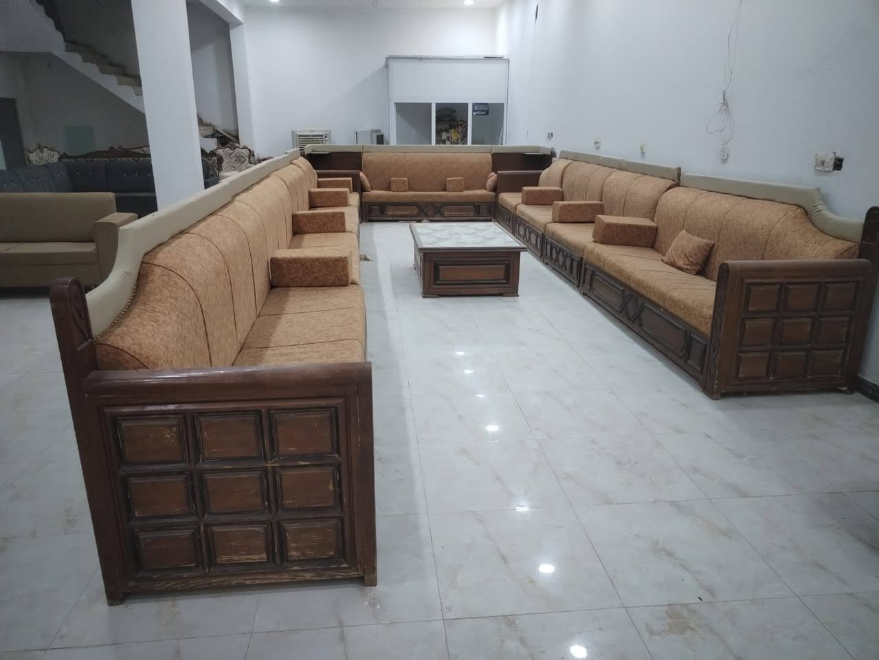 للبيع سعر ٦٠٠
١٨متر زوايه ٢
***********
