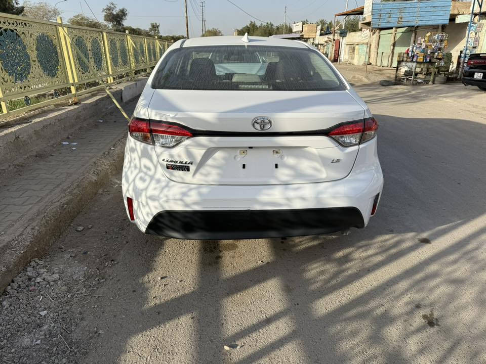 السلام عليكم 
كورلا موديل ٢٠٢٤
دخول جديد على حادثها 
موصفاتها Le
شاشه جبيره 
سيايد بريك بصمه
تحكم جهتين 
السياره ع وضعها 
عارضها ب١٤٨وبيها مجال
***********
