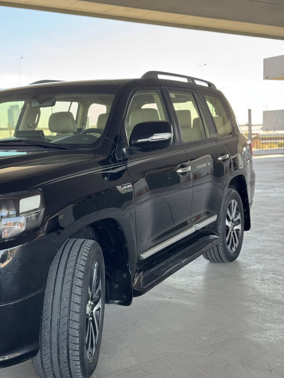 ياالله من رخصه الادمن تويتا لاندكروز موديل2019 ساز اصل محرك 4000الف جلد اصلي كراسي كهرباء فتحه صقف دبل ماوس شاحن واير 3شاشات ثلاجه تبريد شاشه ماشيه 127الف تخم تاير جديد سياره نظيفه كلش مواصفات الساز المعروفه سياره بيه ملاحظه شوفه بالسوناربيه صبغ بالجاملغ الخلفي بدون دواخل اثر شخوط فقط سعر المطلوب (485)ورقه وبيه مجال شيء بصيط واسياره بأسمي شخصياا مكان سياره بغداد السيديه وهذا رقمي *********** اخوكم سيف
