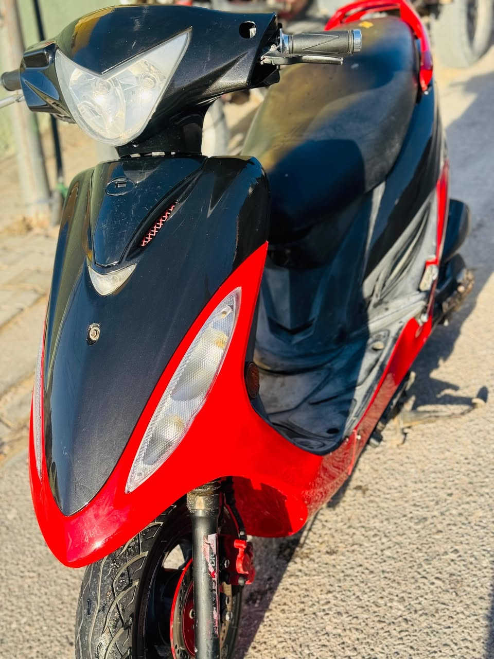 سلام عليكم دراجة كامكو جي فور دراجة كل نقص مابيها دراجة شلعة ومعدل فول دراجه ماعيزه شي دراجة مامفتوحة دراجة كهربائيات كلة شغالة دراجة حلوه نضيفه المكان نجف السعر 550الرقم.***********
