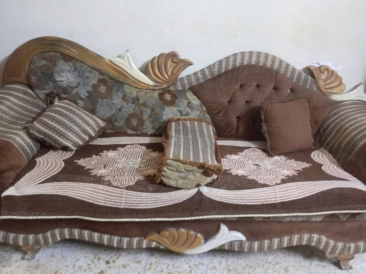 السلام عليكم ديوان للبيع مثل مامبين بلصور تكمه توصى فقط رجل مكسوره عادي تستبدل 250 وبي مجال استفسار ***********
