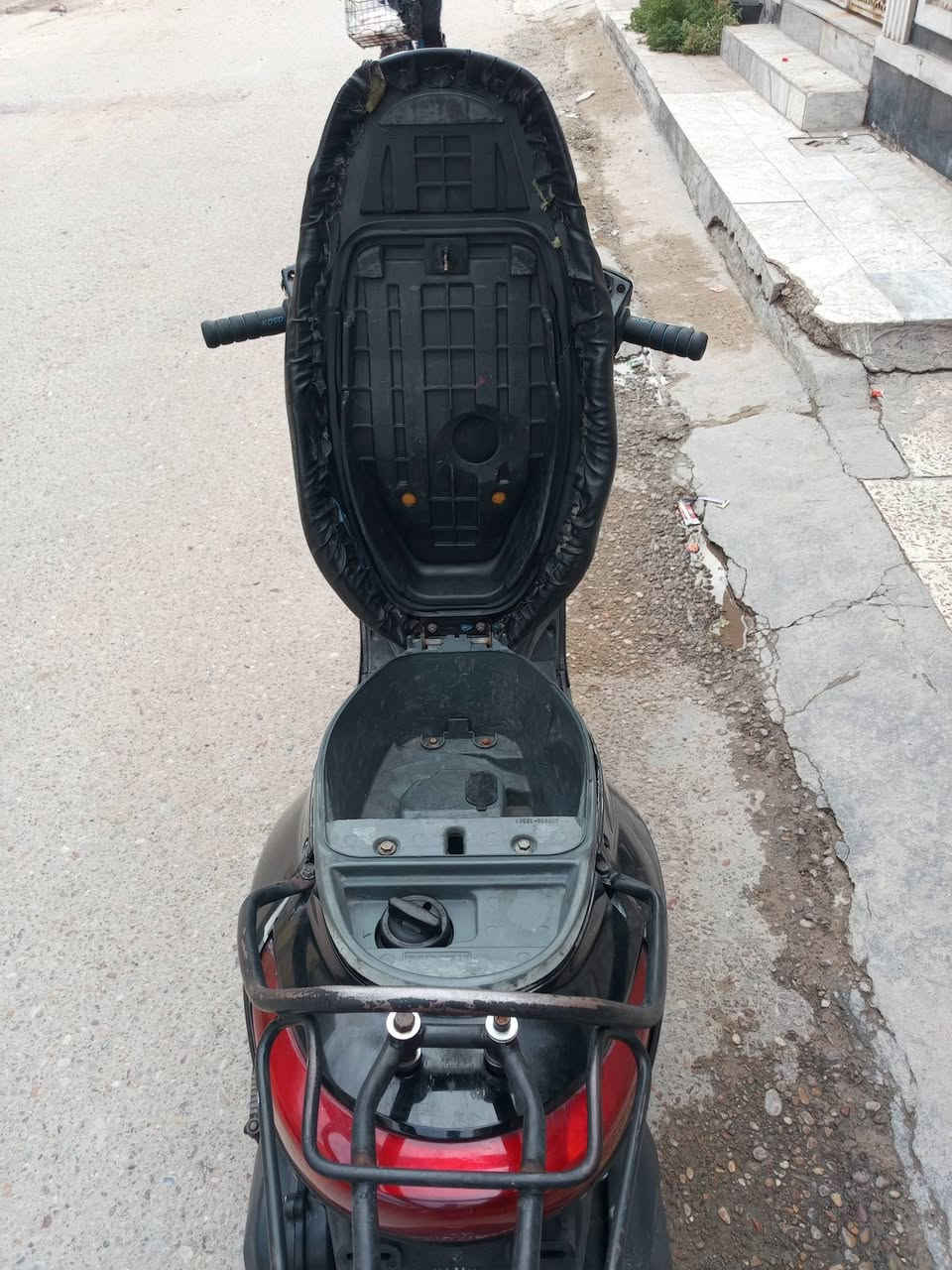 السلام عليكم بريز لايت عالي كابريتر  محرك بلادي  ناعم خير من الله لانضوح لاتبخير لاتنقيص لاتئخير عل فحص جيب فيتر وفحص شلعه ومعدل كلها شغاله كل نقص مابيها نكره سلف هندر شغال اشاير هورن لايت دبلات اطارات كله شغال وبلاد كفرات مختمات السعر 500بيها مجال لطيبين بلديات شارع مصرف رقمي ***********
