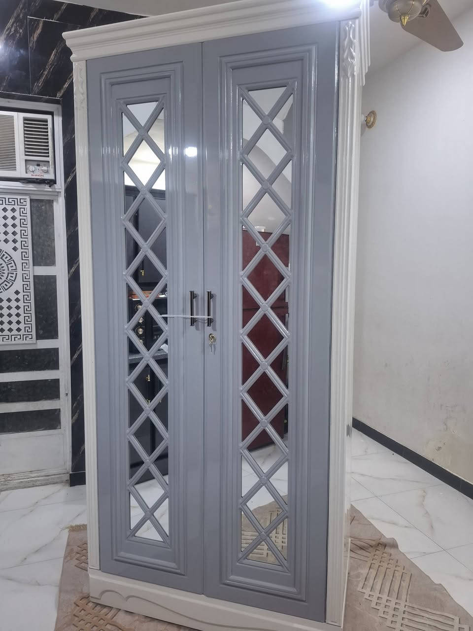 كنتور بابين جديد للبيع 
خشب صاج عراقي تكمة 
الوجه سي أن سي السعر 250 بي مجال بسيط 
مكاني بغداد العبيدي 
***********
