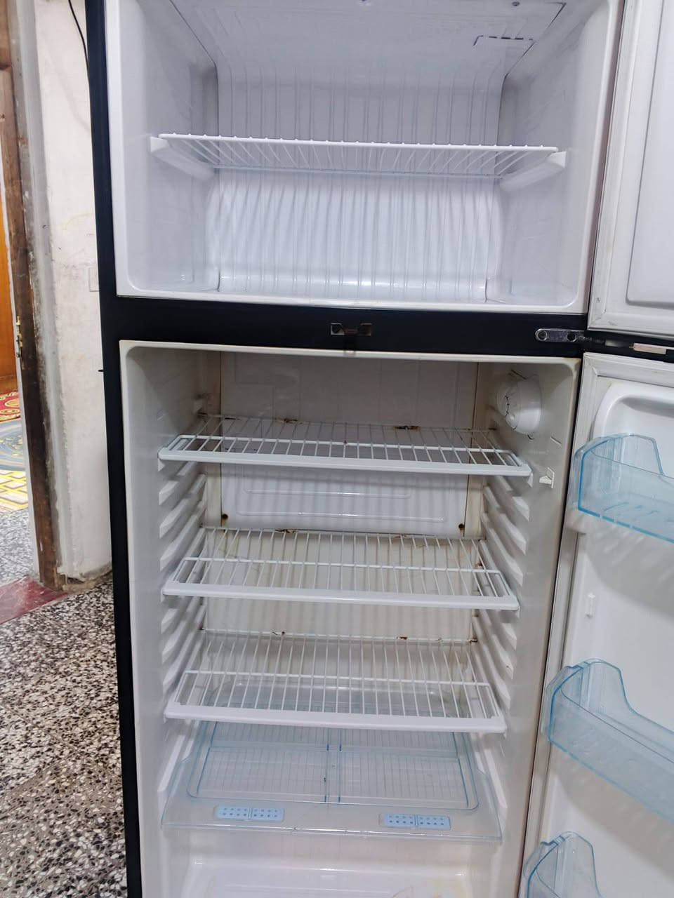 ثلاجه تكمه 22قدم نضافه 90%للبيع ب250 وبيه مجال قليل 
العنوان بغداد حي اور 
***********واتساب
