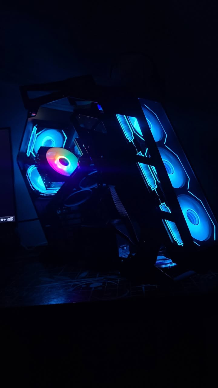 السلام عليكم ❤️
توفرت تجميعتين مرتبات للبيع 🌠 :

تجميعة رقم 1 :

I5 10400F 4.3GHZ
6Cores / 12Thread

Cooler Deepcool 120ML RGB NEW

M.B H410 GIGABYTE

RAM 16GB DDR4 Samsung (8×2)

GPU : RX 580 8GB MSI Armor 2304SP
هذا الكرت براند وأصلي وغير مجدد 

Storage : M.2 NVME 128GB Kingspec New
+HDD 500GB WD 100% Health

PSU 650W Thermalright 80% Plus Bronze 

CASE Dual Glass ROG + 5FANS A-RGB New
كيس مرتب حجم فوول تاور تهويته ممتازة وبيه رمونت وتحكم كامل بالRGB

السعر 600 ألف ❌️

السعر 580 ألف 🌠

تجميعة الثانية : 

CPU : I7 9700F
معالج قوي 

Cooler DeepCool 120ML A-RGB White
رجب متغير

M.B Z390 Asrock Extream 4 A-RGB
بورد خرافي وممتاز وبيه RGB وبيه منفذ Type-C
وبيه مشتتات للVRM ومدخلين M.2

RAM 16GB DDR4 (8×2) 3200MHZ Crucial
ماركة معتمدة
GPU : RX 580 8GB MSI Armor
كارت مرتب غير مجدد نظافة عالية
نسخة 2304SP يعني نسخة أصلية

Storage : SSD 128GB Kootion New
+HDD 1TB WD Blue Health 100%

PSU 650W 80% Plus Bronze

CASE White Full Tower Mesh + 4FANS RGB
كيس حجم كبير شكله ما شاء الله مفول وتهويته ممتازة ويدعم 11 مروحة 💯♥️🔥

السعر 610 ألف فقط ! 🌠

30 لعبة ويا التجميعة ⚡️⭐️💯%

الملاحظات : التجميعتين نظيفات فقط شد وألعب
حرارة مستقرة للكارت والمعالج حتى تراب ما بيهم 😁

التجميعتين بيهم نظام ويندوز 11 ✅️
مكاني موصل متوفر توصيل لجميع المحافظات ❤️

للتواصل : ***********
