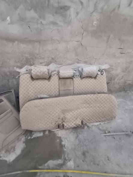 ***********السلام عليكم كراسي أمامية وخلفية سيارة جنون مع اربع بطانة مال بيبان بعض التراب عليهن الكراسي كهربائيات
