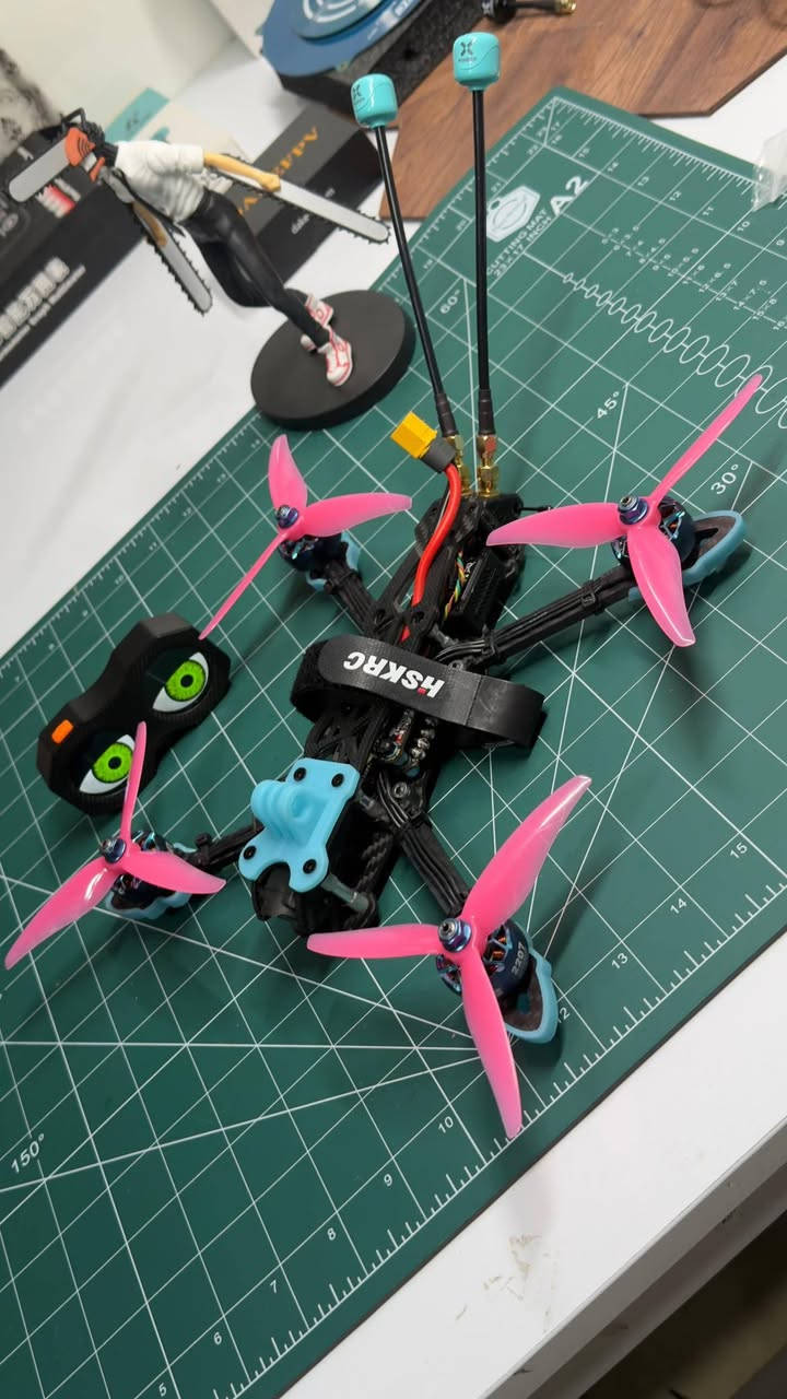 FPV 5 انج
عليها FC - Speedy Bee F405 V3 
ESC - 60A 
محركات ماركة XING2   2207-1855KV 
كامرة DJI O3 
هوائيات من شركة FOXEER - LOLLIPOP 4+ 
GPS - HGLRC M100
رسيفر من شركة Speedy Bee -ELRS 2.4
فريم نوع Mark 4 - 5 inch
توصيل ما عندي تريد انت تجي أو دز سايق عليها او  الي يريد توصيل يحول فلوسها


**إذا كنت صاحب هذا الإعلان وتريد حذفه لأي سبب، رجاءا أرسل رسالة إلى الدعم الفني**