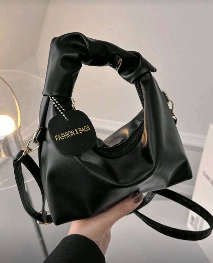 حقيبة يد صغيرة أنيقة ذات لون سادة جلد صناعي اصلي 
سعر القطعه 13 الف فقط 🔥 

للحجز خاص 
توصيل لكل المحافظات 3 الف فقط 🔥 
#instagram #اكسبلور_فولو  #fypppppppppppppppppppppppppppppppppppppppppppppppppppppppppppp
#instamood #explore


**إذا كنت صاحب هذا الإعلان وتريد حذفه لأي سبب، رجاءا أرسل رسالة إلى الدعم الفني**