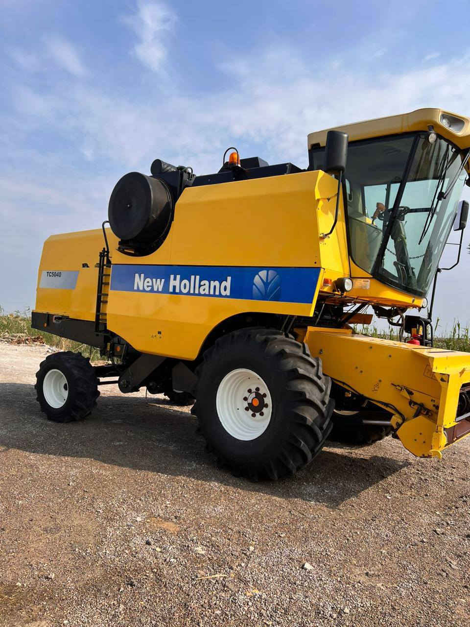 للبيع موديل 2015 مكينه قطره لحيم ما بيها وضع شركه مكينه مديومه وجاهزه رقم الهاتف ***********
