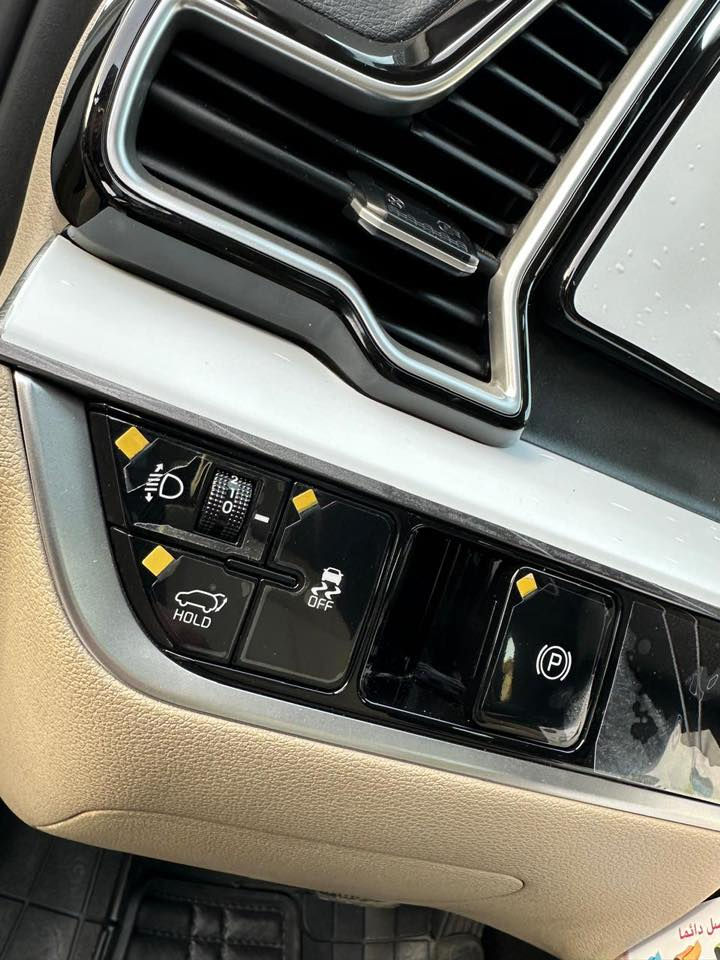 موديل 2024 خليجي مكفول من الصبغ ماشية 19 فول مواصفات بيها طخة بالباب على وضعها السعر 226$ للاستفسار ***********
