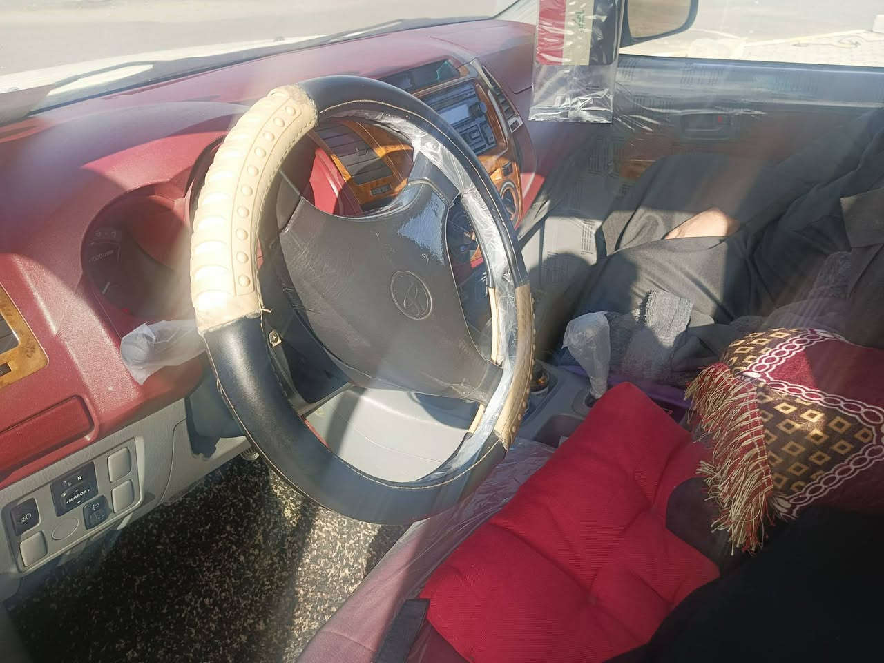 السلام عليكم 
للبيع هايلوكس 2010 
كلين بدون ضرر 
رقم صلاح الدين شرط التحويل 
كير محرك شرط 
صدر امامي خلفي شرط 
السونار مرفق ويا  المنشور 
السعر 180 وبيها مجال بسيط 
***********
