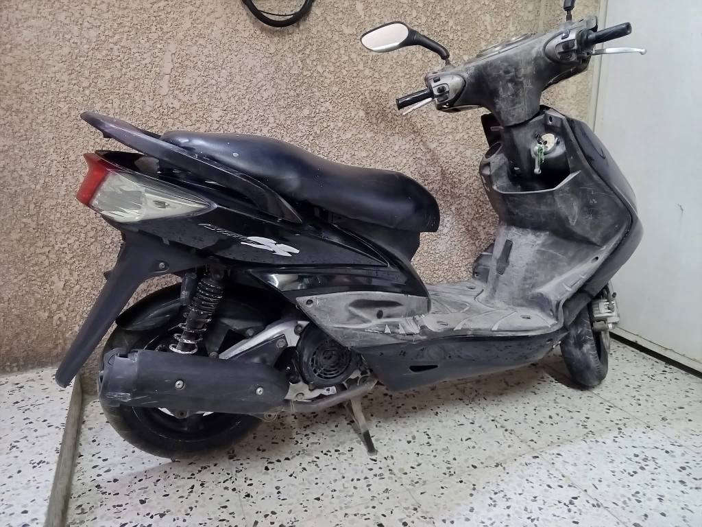 سكنس فحل ياباني  نوزل خطين نضيفه وكامله وجاهزه مال بيت مكينه  نضيفه وناعمه لاتنقيص ولا تبخير ولا نضوح ولا صوت شغاله سلف وهندر كهربائياتها كلها شغاله مابيها نقص اوراقها موجوده الدراجه ربع ماتصرف عليها مكاني بغداد السعر 700 وبيها مجال *********** بغداد, العراق
