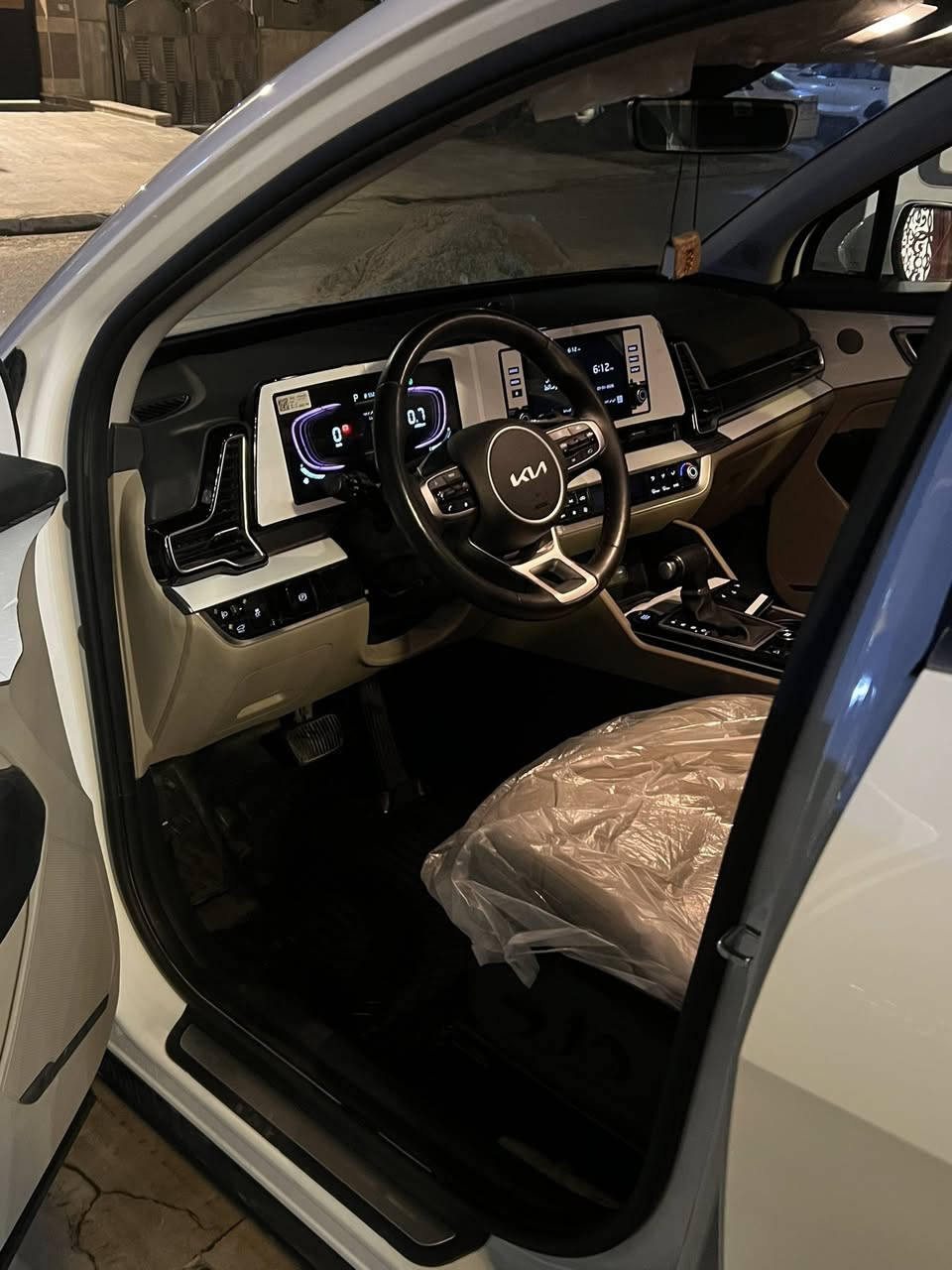 كيا سبورتج 2025
- لوحات بغداد
*   الموديل: 2025 (خليجي)
*   المحرك: 4 - 2.0 سلندر
*   العداد: 17الف
*   السعر:250ورقه وبيها مجال �أهم المواصفات:
*   دخول ذكي (بصمة) + تشغيل عن بعد
*   مقاعد كهرباء عدد 2
*   مقاعد تدفئة
*   صندوق كهربائي
*   مصابيح أمامية وخلفية LED
*   شبك أمامي +دعاميات بيانو بلاك
*   حساس أمامي + خلفي
*   ويل كب قياس 19
*   شاشة كبيرة أصلية مع كاميرا
*   سايد بريك بصمة + أوتو هولد
*   تبريد + شاشة مناخ منفصل
*   مرايا متحسسة للضوء العالي
*   تبريد قطعتين
*   محدد سرعة + فول تحكم ستيرن
*   شاشة عدادات ديجيتال
* رقم الهاتف ***********
