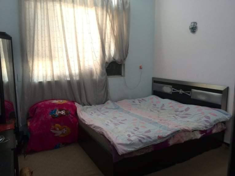 بيت 100متر بناء طابق ونص
 شارع بغداد حي الحوراء 
يتكون استقبال +غرفة نوم  ومطبخ وصحيات 
اقرار محكمه سند ٢٥ 
السعر 120مليون وبيه مجال 
عقارات كربلاء في حي العباس ع ***********
@أبرز المعجبين
